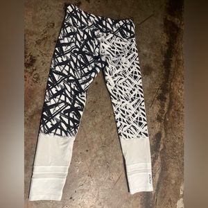 lorna jane Theory Core Ankle Biter Tight No/cut Tag Inseam 24” By 27” Waist